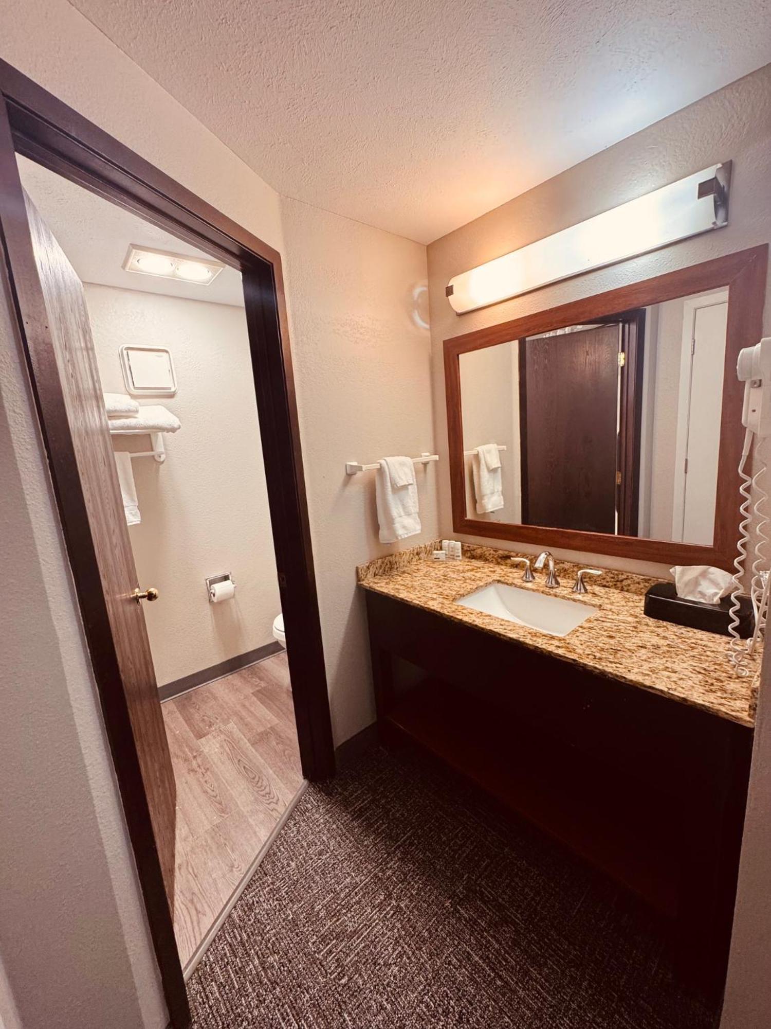 Wingate By Wyndham Anchorage Downtown - Ship Creek Hotell Exteriör bild