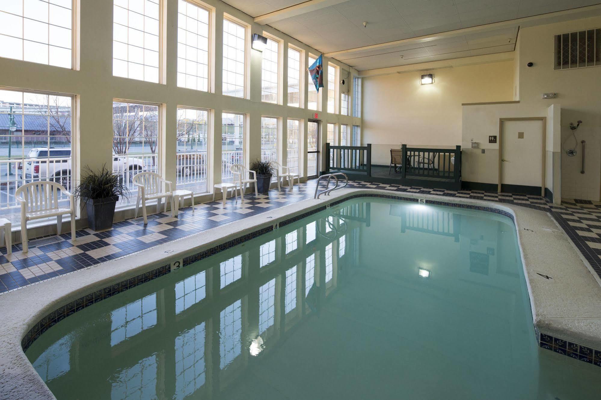 Wingate By Wyndham Anchorage Downtown - Ship Creek Hotell Exteriör bild